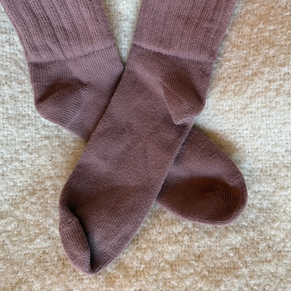 ALO Yoga unisex scrunch socks in Smoky Quartz NWOT - Picture 2 of 4